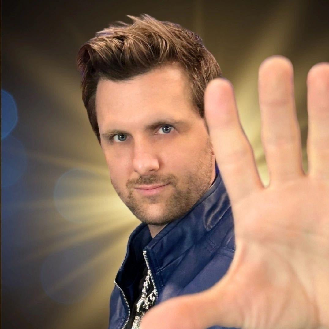 Carl Michael - The Celebrities Magician